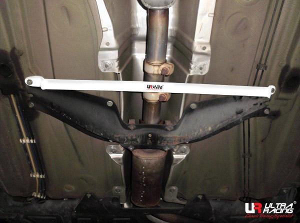 Ultra Racing Mid Lower Brace for Audi TT (8N)