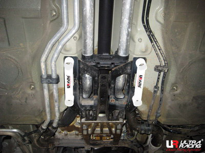 Ultra Racing Mid Lower Brace for Porsche 911 (997)