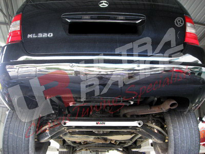 Ultra Racing Rear Lower Brace for Mercedes M-Class