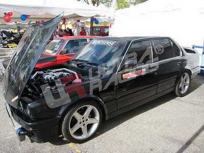 Ultra Racing Front Strut Brace for BMW 3 Series (E30)