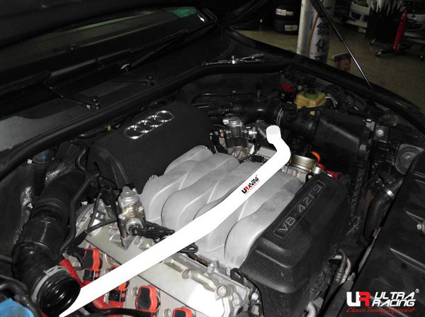 Ultra Racing Front Strut Brace for Audi Q7 (4L)